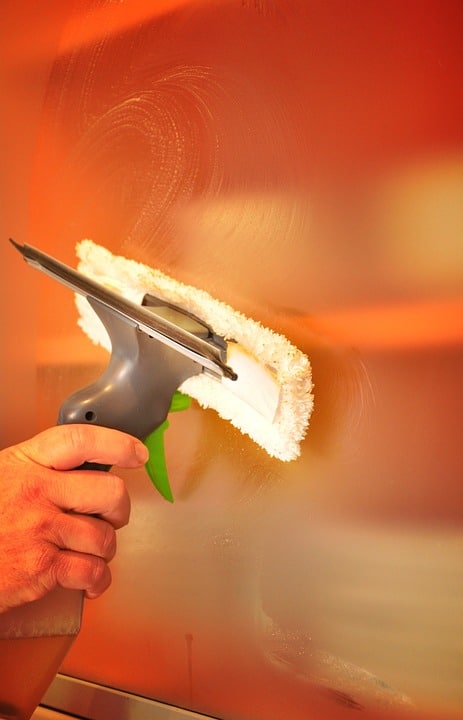 foto di un attrezzo per pulire i vetri